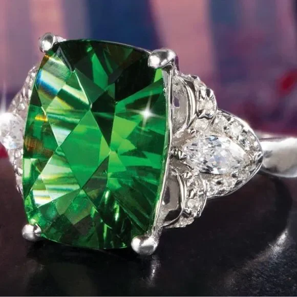 💚 NEW Elegant Emerald Green Crystal Gemstone Silver Ring 💚 - Picture 2 of 4